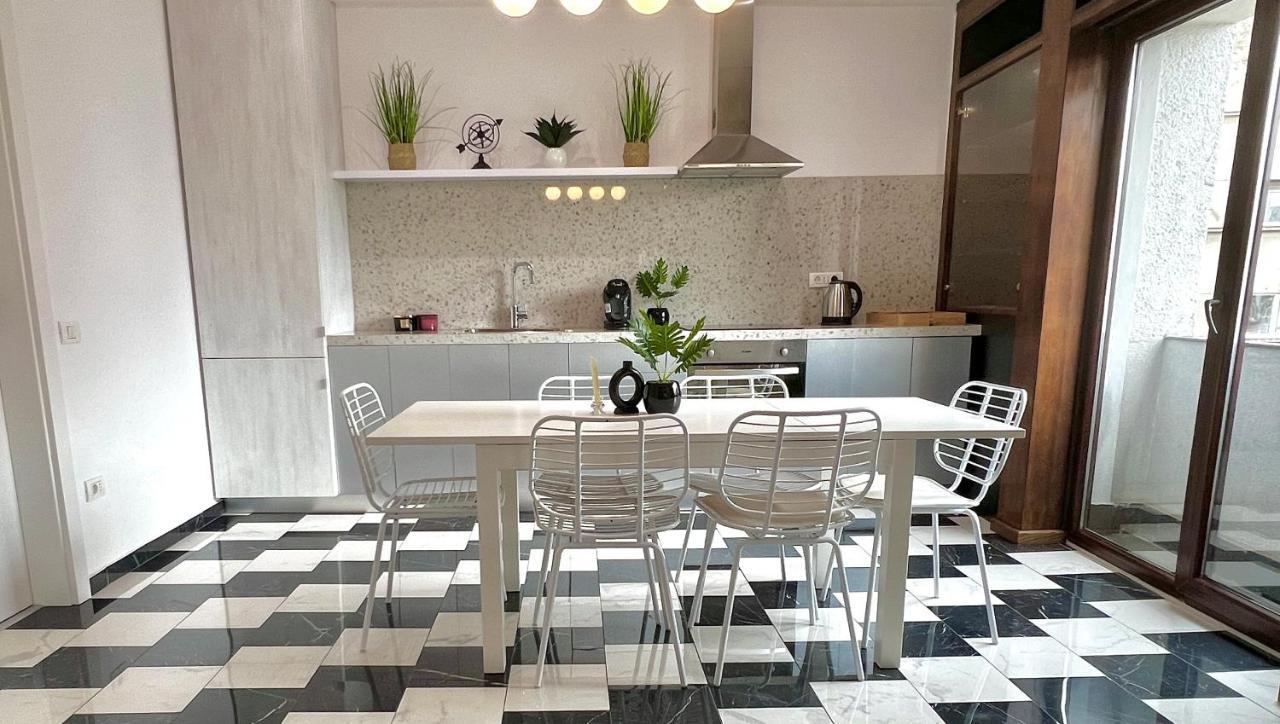 Elegant Two Bedrooms Apartment Bukarest Exteriör bild