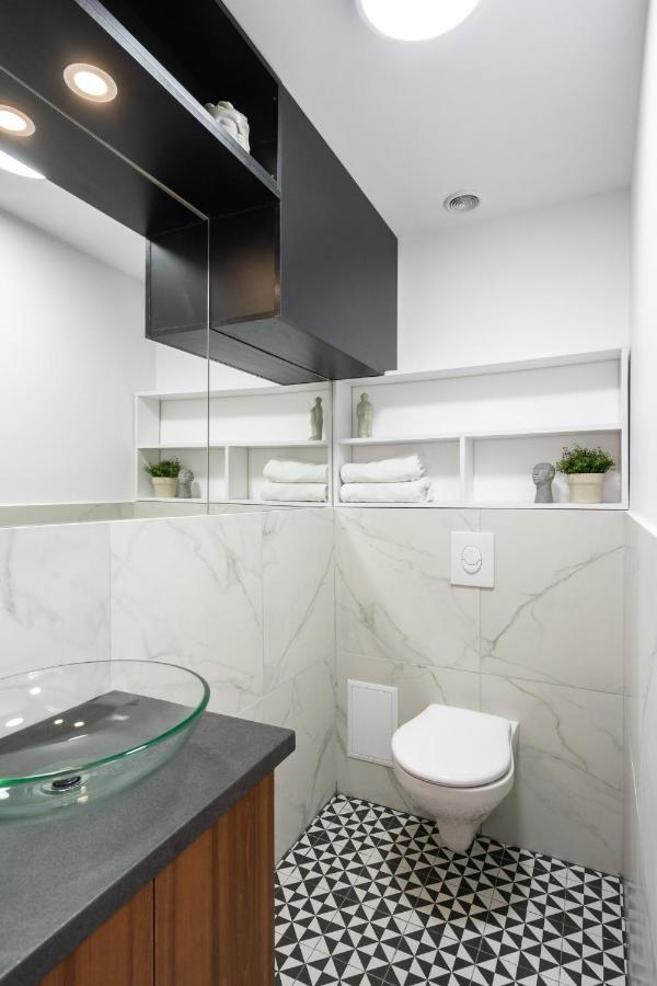 Elegant Two Bedrooms Apartment Bukarest Exteriör bild